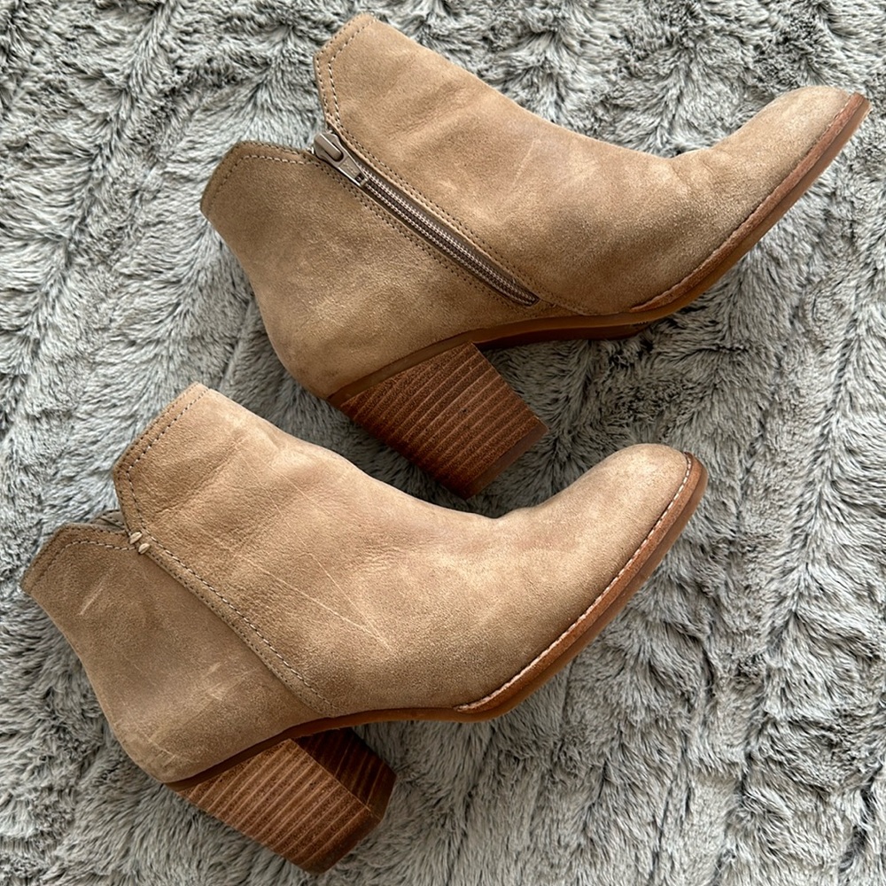 Gianni Bini Tan Suede Boots